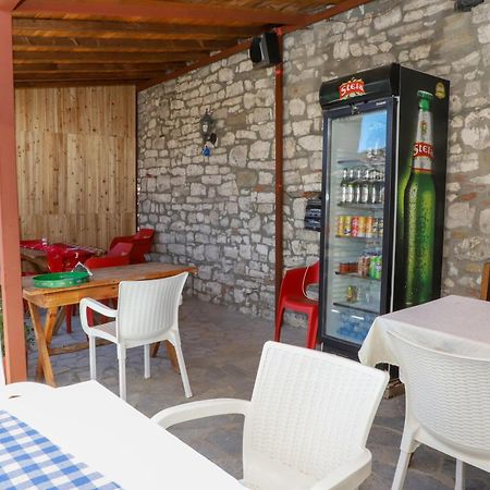 Guest House Vasili Berat Extérieur photo