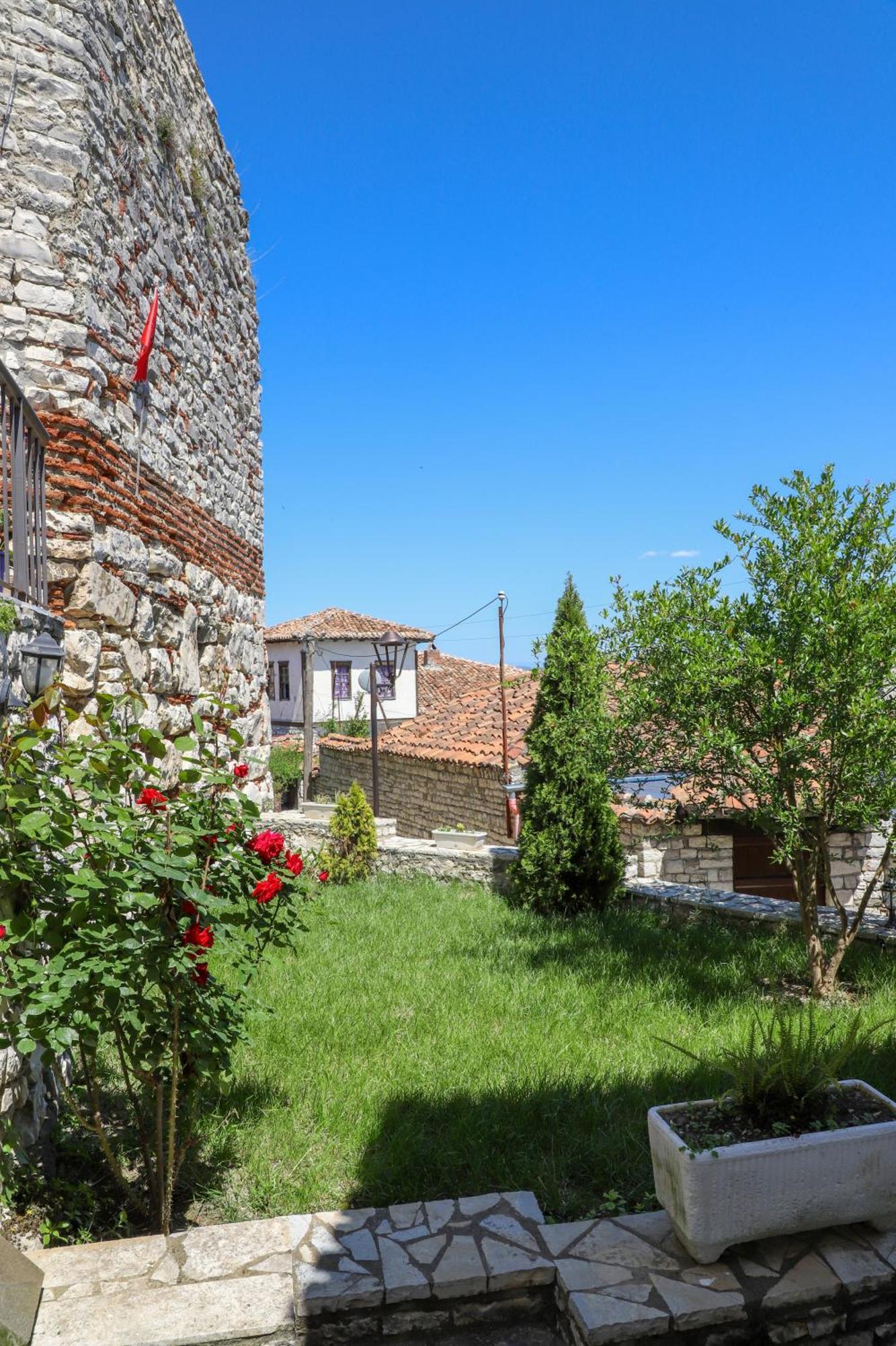 Guest House Vasili Berat Extérieur photo