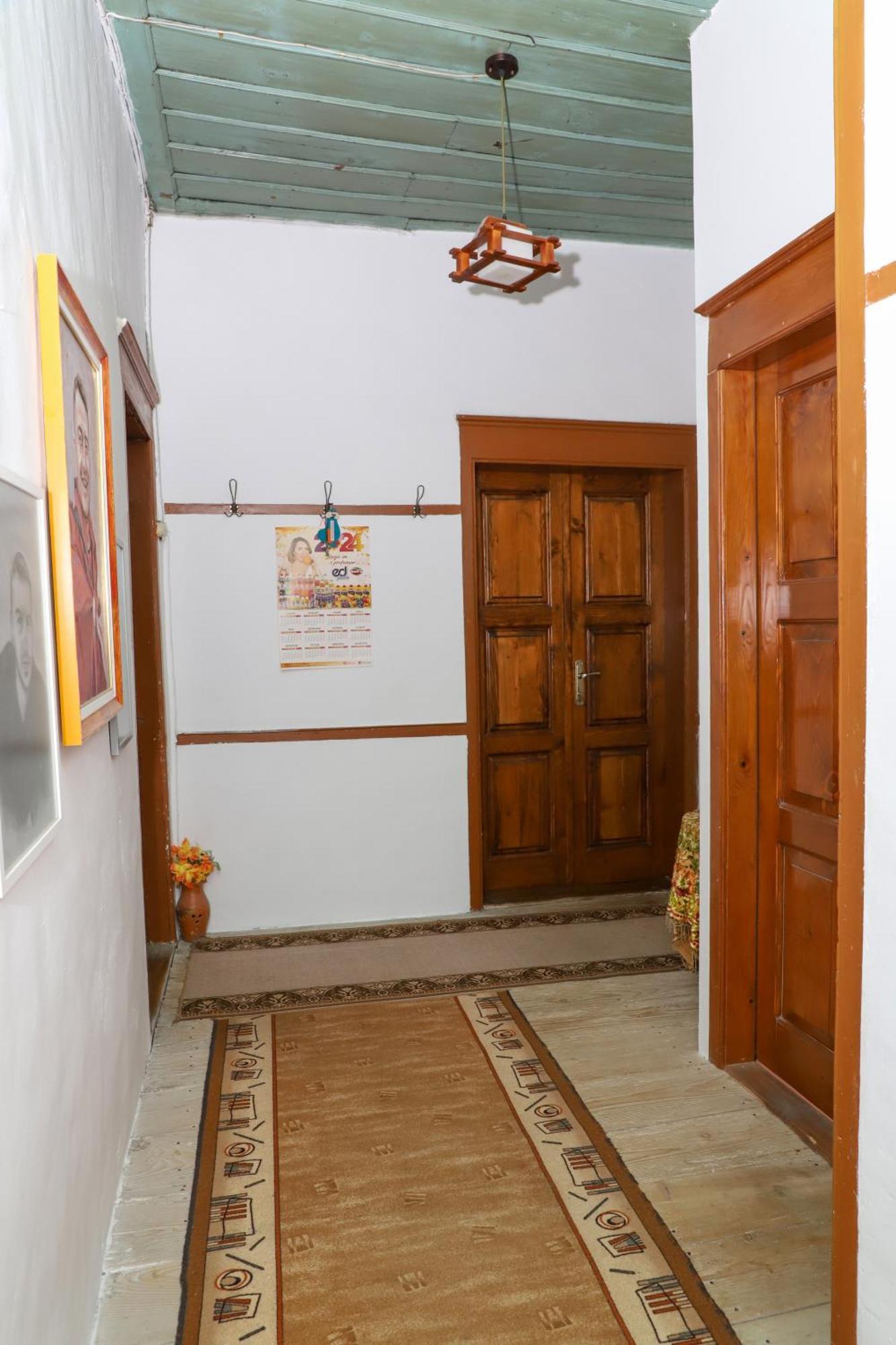 Guest House Vasili Berat Extérieur photo