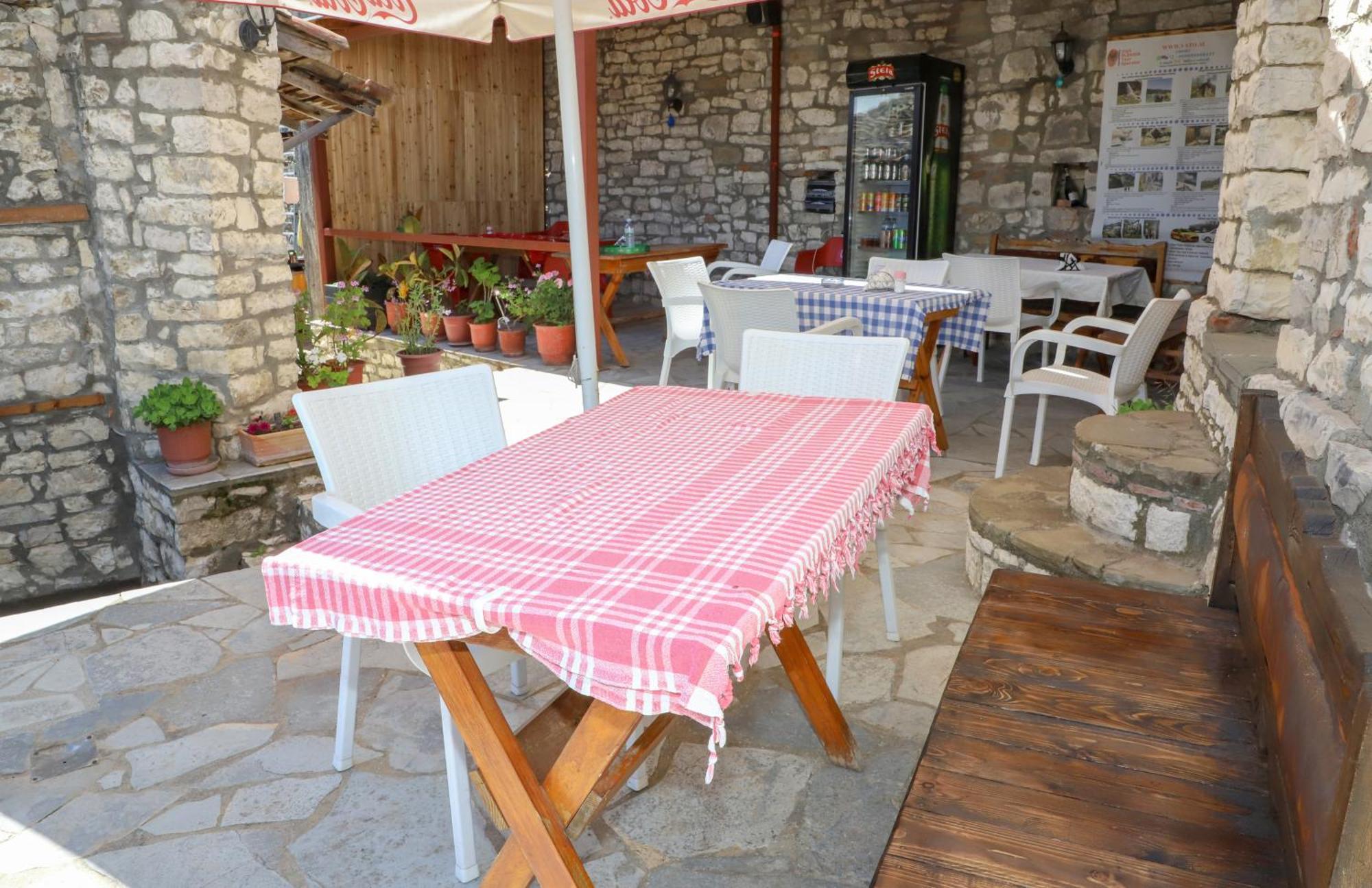Guest House Vasili Berat Extérieur photo
