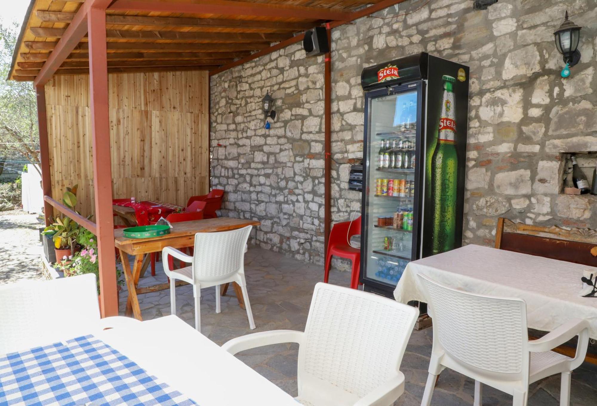 Guest House Vasili Berat Extérieur photo