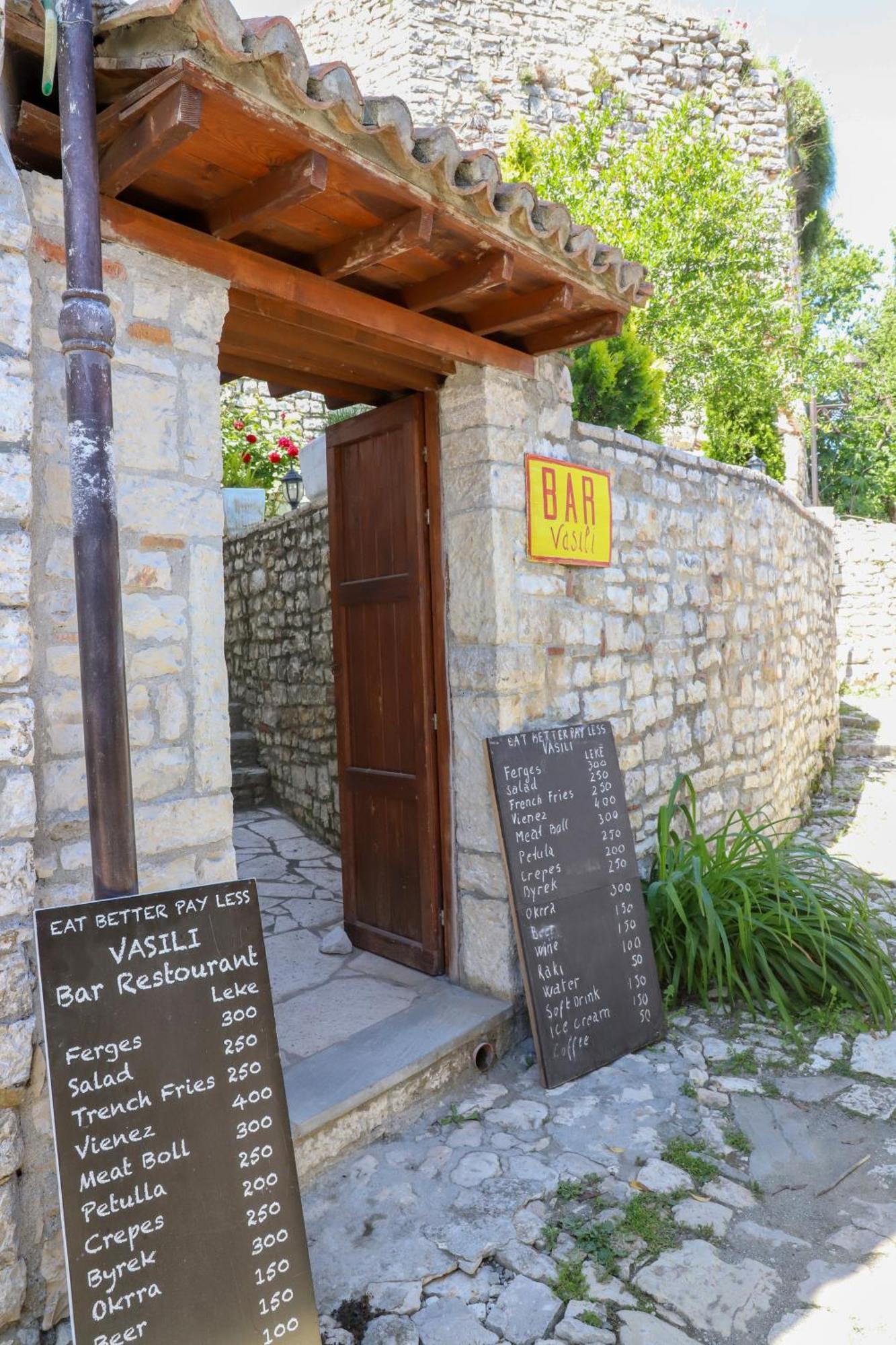 Guest House Vasili Berat Extérieur photo