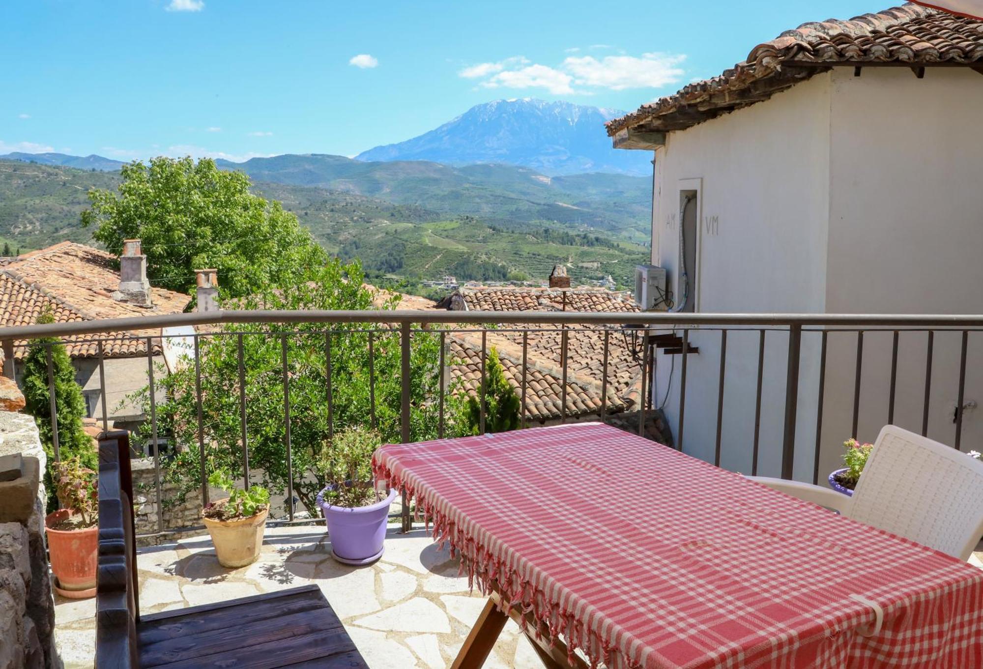 Guest House Vasili Berat Extérieur photo