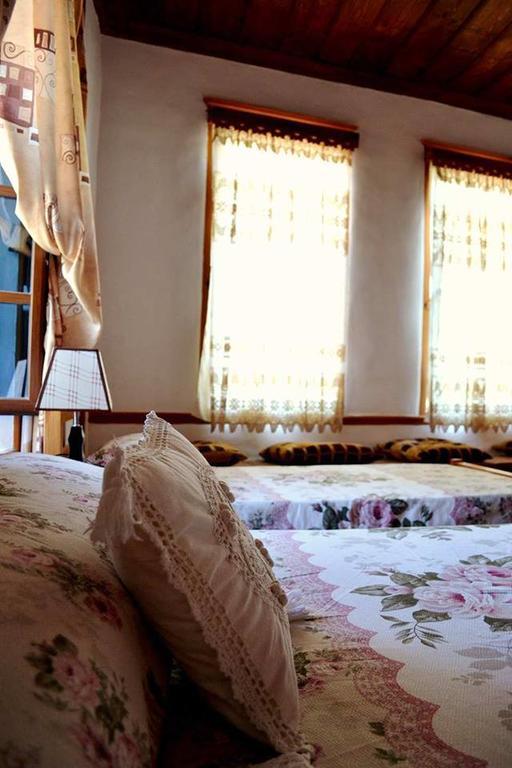 Guest House Vasili Berat Extérieur photo